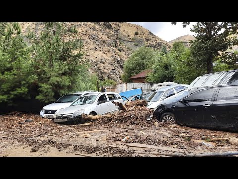 Оползни и камнепады сносят жилые дома. Небывалые ливни обрушились на Таджикистан