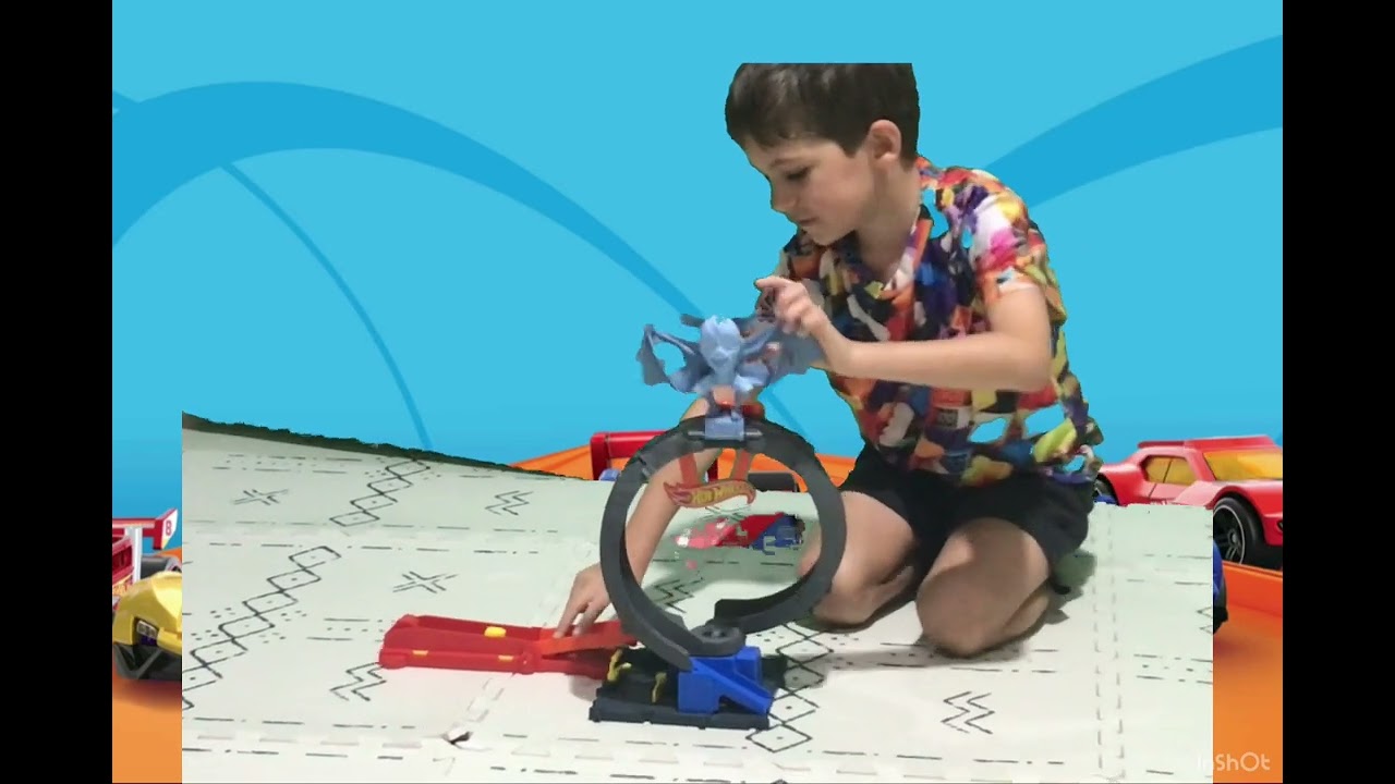 Hot Wheels city bat loop attack