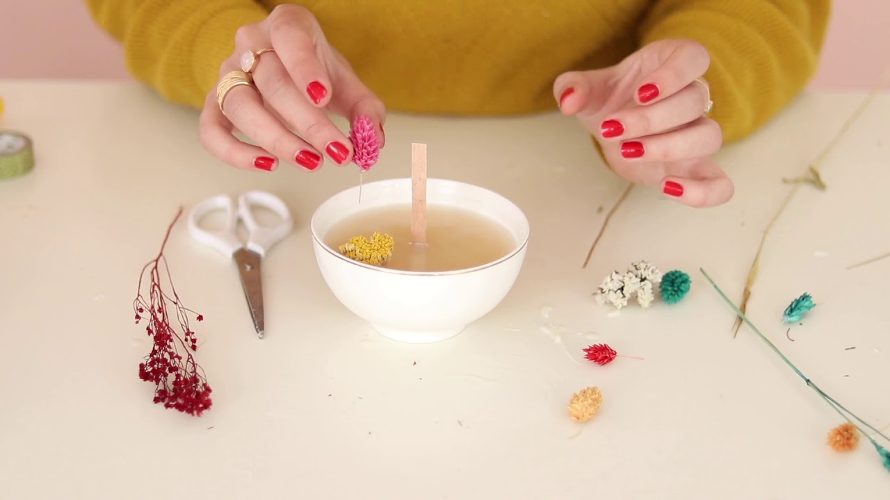 TUTO: la bougie DIY décorée de fleurs séchées