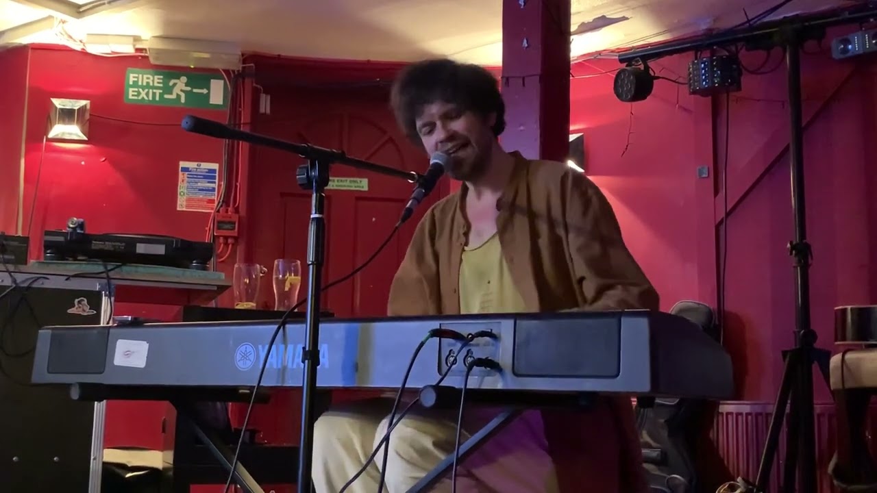 Fyfe Dangerfield - The Defining Ten performance (6)