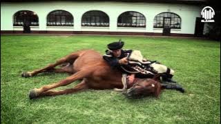 A jó LaciBetyár - Esik eső (Official Music Video)