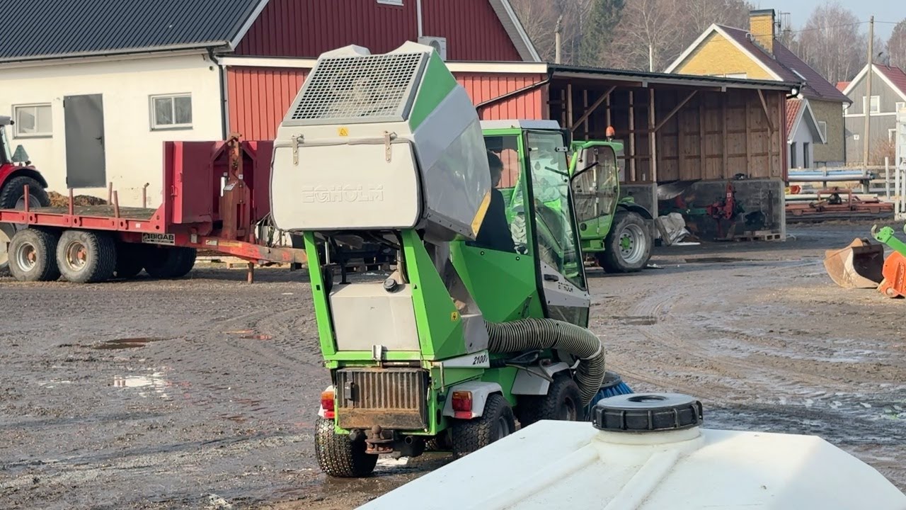 Köp Sugande Sopmaskin Egholm 2100 med vinterredskap. på Klaravik