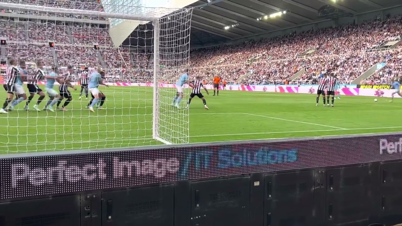 Nick pope save. Newcastle United v Manchester City. View from the gallowgate