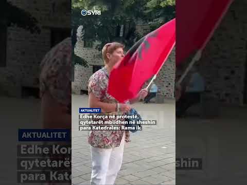 Edhe Korça në protestë, qytetarët mblidhen në sheshin para Katedrales: Rama ik - SHORTS