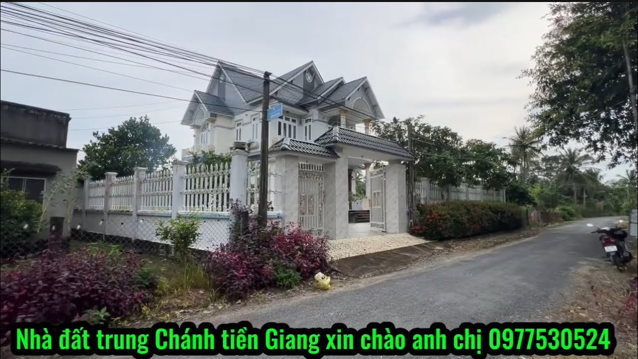 T.3205 bán biệt thự vườn miền Tây có thổ cư ao cá cực đẹp luôn đường xe ô tô nhựa tặng hai căn nhà 