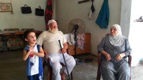 يوسف عوض ابن القارئ الشيخ عبدالرحمن عوض ..وصلة انشادية عند جده وعمره 3.5 سنوات