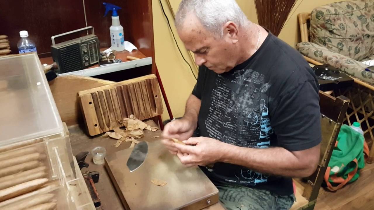 Reel Smokers - Deerfield Beach miguel hand rolling cigars