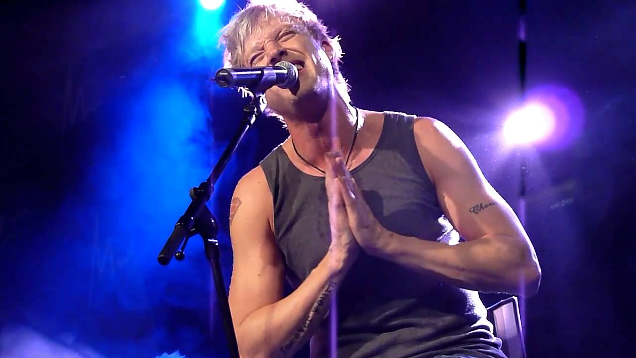 Sunrise Avenue - Forever Yours (acoustic) @ The Voice Muotiviikko 2.10.2010