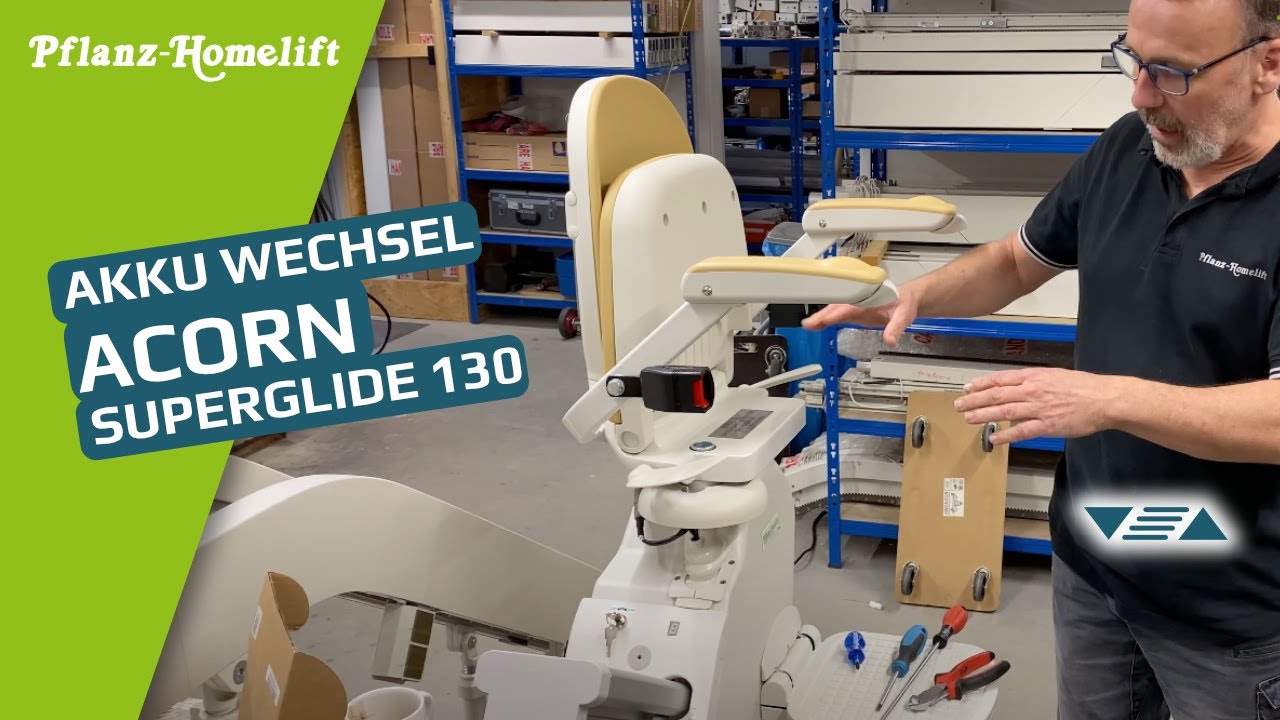 Akku-Wechsel bei einem geraden Treppenlift. Anleitung für Akku-Tausch bei Acorn Superglide 130/120