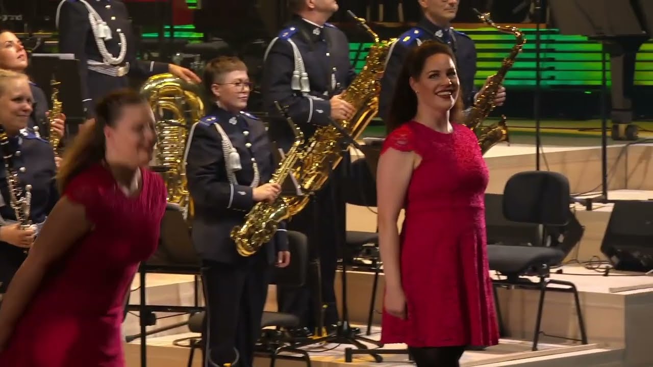 Helsingin poliisisoittokunta & InSpiral Dance Company Finland: Riverdance