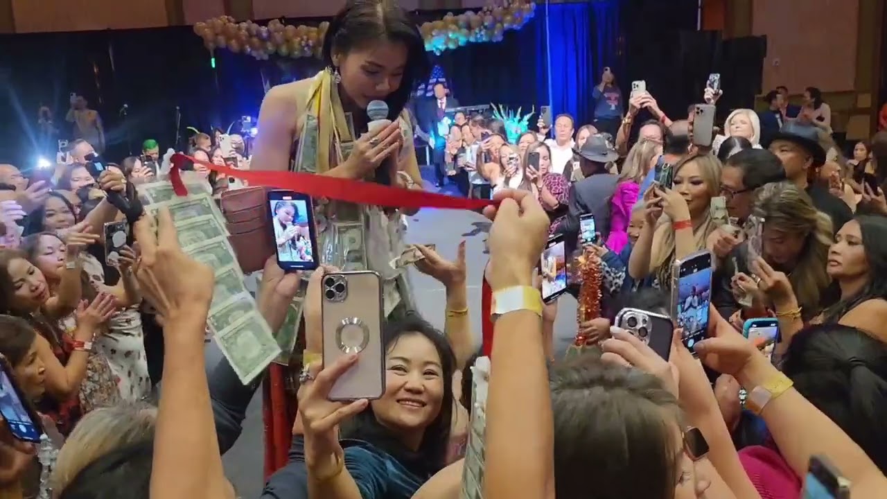 Taiต่าย Orathaiอรทัย ตั๋วให้คึดฮอด concert in California USA 10.28.23