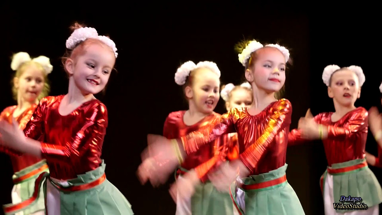 Шоу группа какао. Танец Бульба хоп. Студия детской хореографии горошки. Танец Бульба дети. Белорусский костюм танца бульбы.