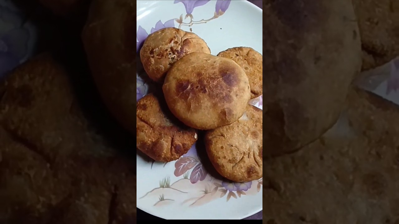 Aloo kachori recipe 😋 / How to make crispy aloo kachori at home #shorts #alookachori #punyadevi