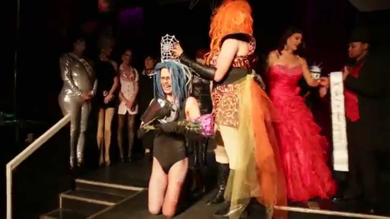 King & Queen of the Damned Pageant - Crowning