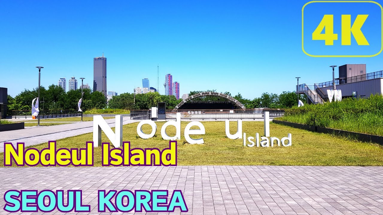 Nodeul Island across the Hangang Bridge in Seoul, Korea. 韓国ソウル漢江大橋を渡ってノードル島。