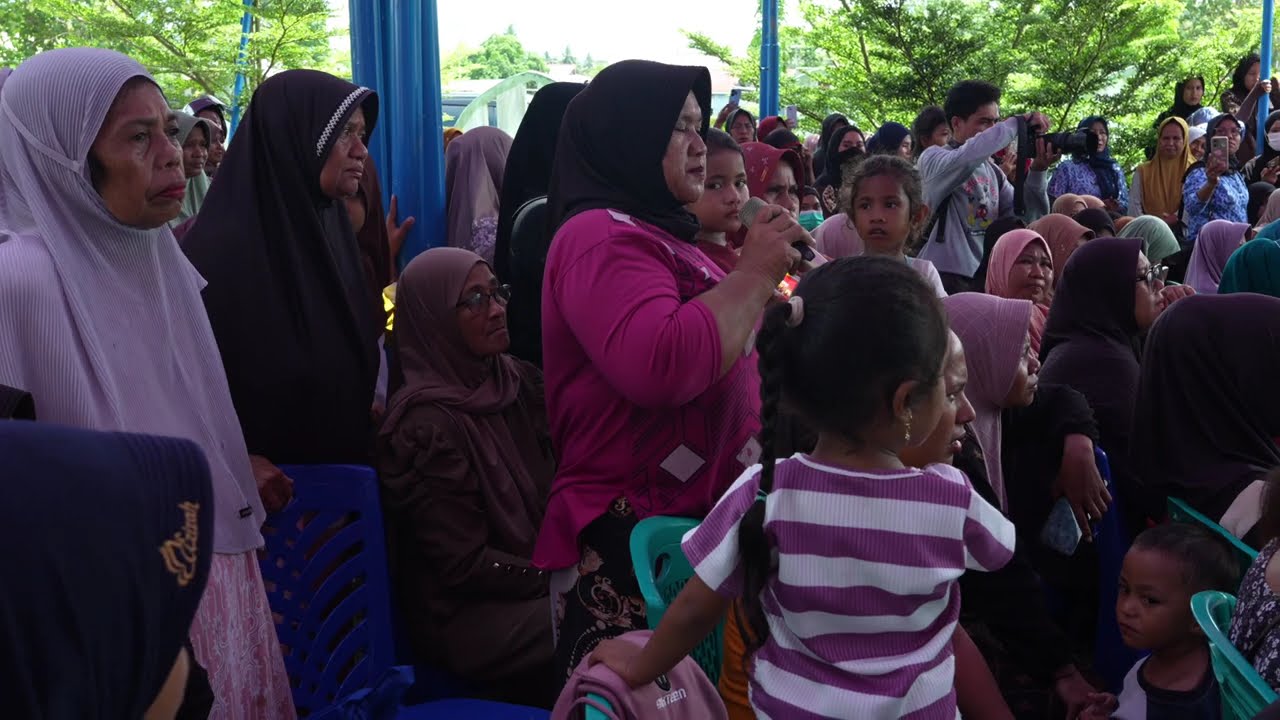 Dekat dengan Warga | Gubernur Sherly Hadiri Gerakan Pangan Murah di Nusa Jaya, Halmahera Timur