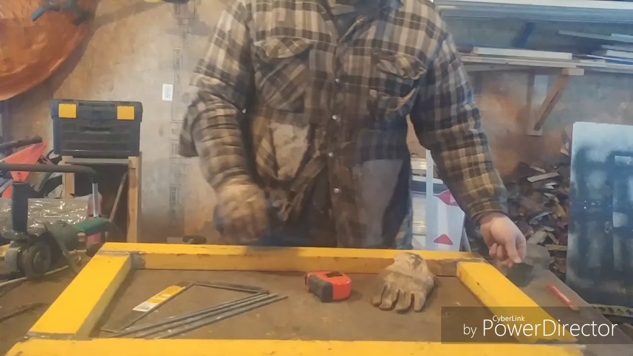 mise en marche d'un feu de forge antique