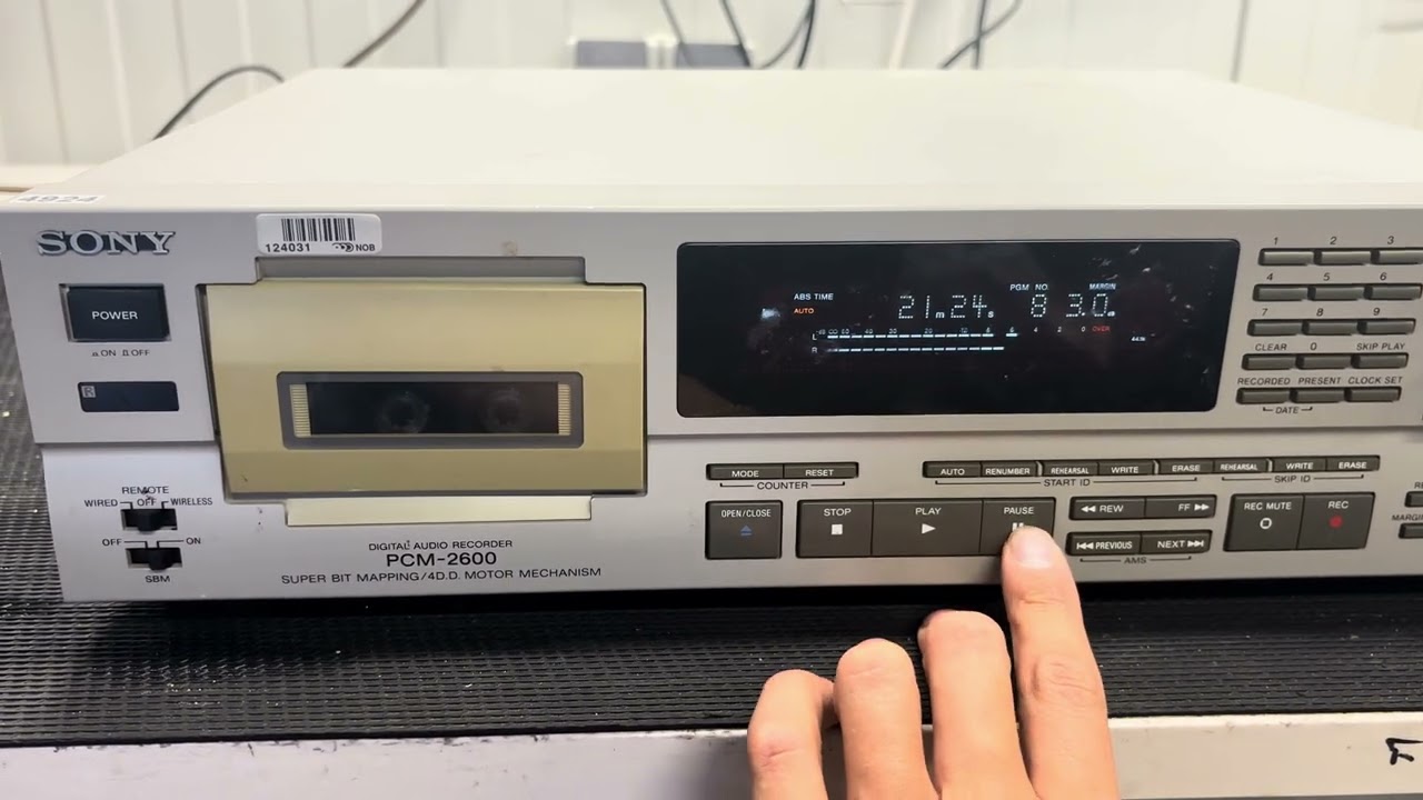 Sony PCM-2600 Digital Audio Tape Recorder - YouTube