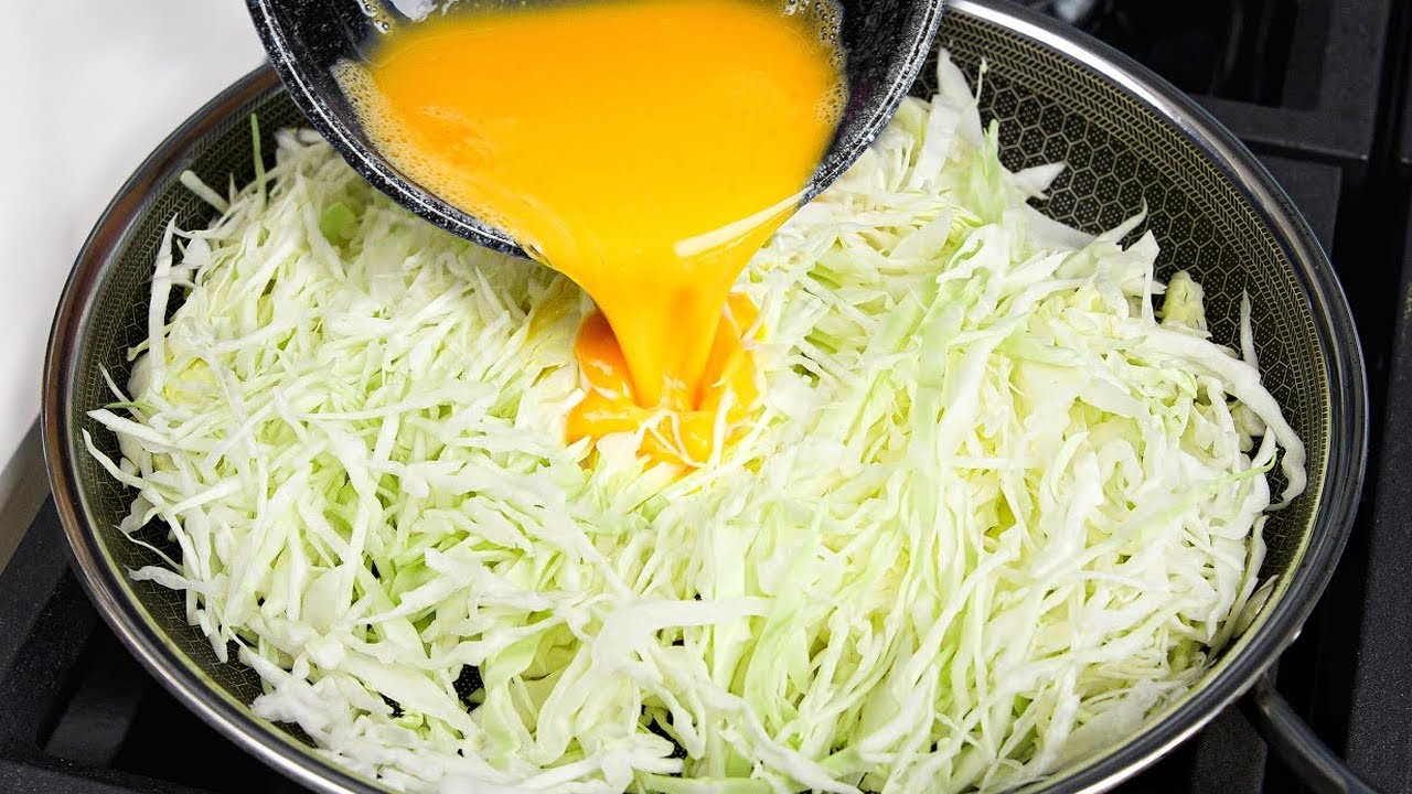 Яичная капуста лучше пиццы! Простой, быстрый и очень вкусный рецепт!