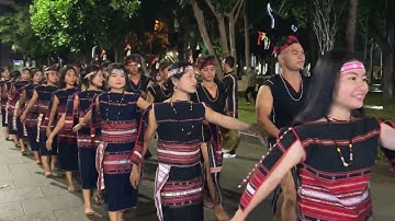 Cồng Chiêng Diễu Hành Và Chào Đón Khách Của Làng Nghe Lớn Xã Kông Chro 