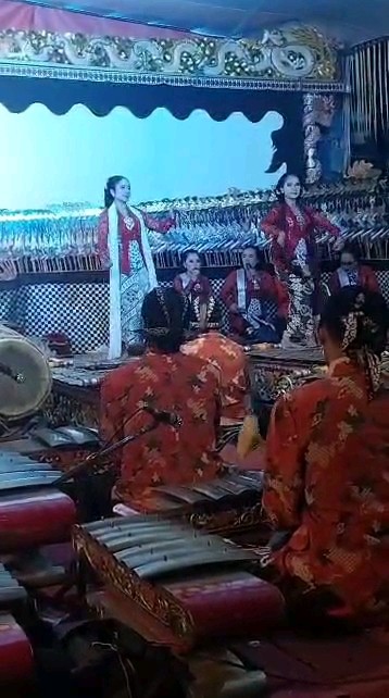 sinden Wayang kulit Karangtengah ‼️#shorts