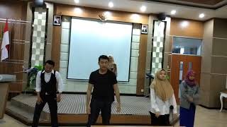 Famous [TERBARU MUDAH] Flashmob Dosen & Staf FIK - Dinus Inside 2018 Net Worth