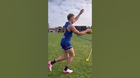 AFL goal kicking technique