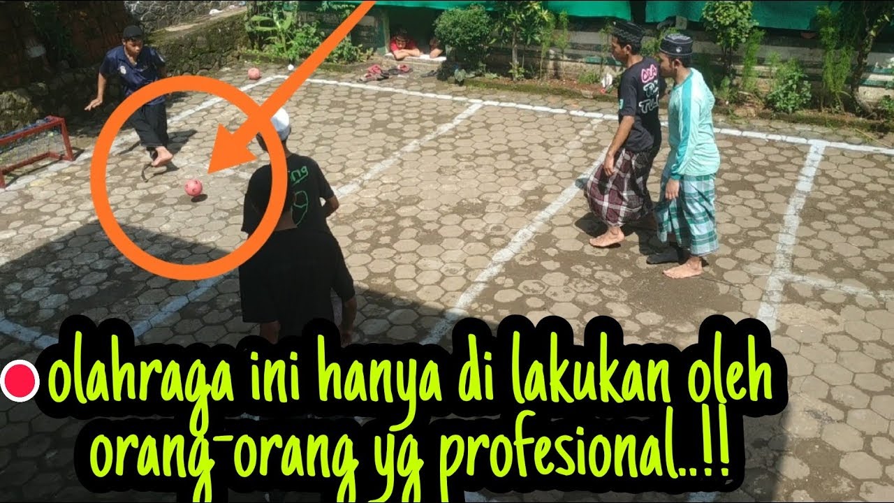 Futsal /sepak bola ber sarung ( SANTRI) - YouTube