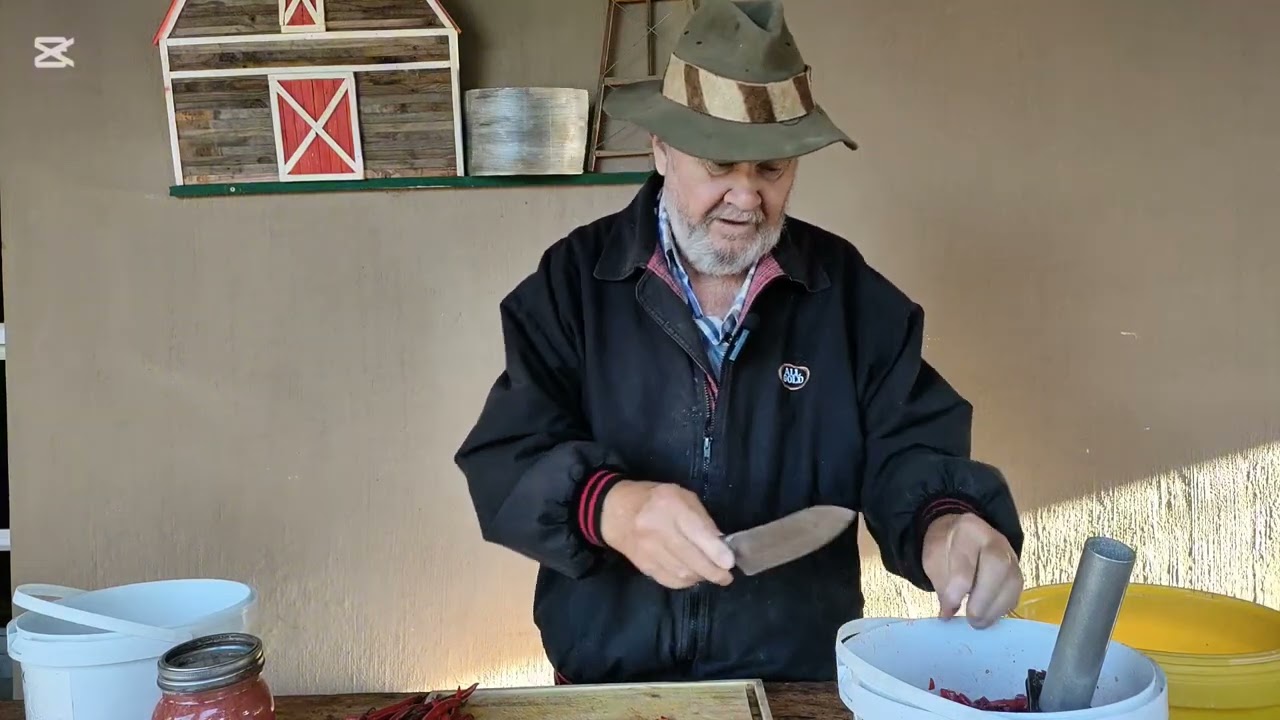 Oom Koos maak sy Rooi-jakkals Tabaksous🌶️🌶️