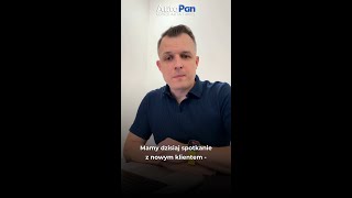 Klient przyjeżdża do biura