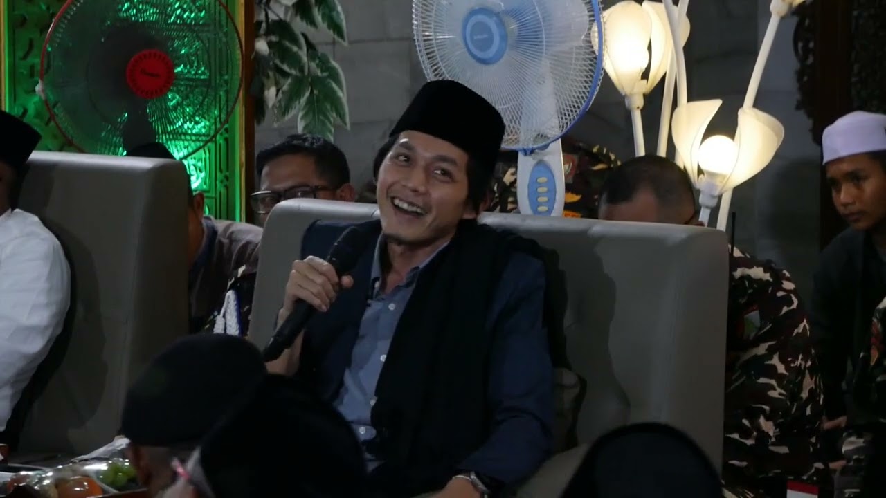 MENGENAL LEBIH DEKAT DENGAN KH. MUHAMAD IQDAM KHOLID (GUA IQDAM) SAAT MEMBERIKAN TAUSYIAH