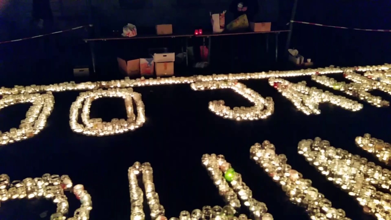 800 Jahre Rhinow ein Schriftzug aus über 1800 Teelichtern