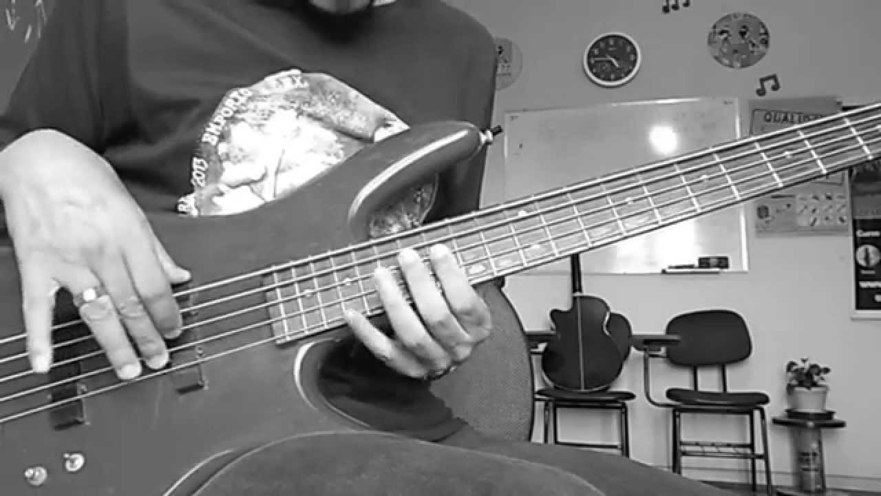 Bossa Nova Bass Solo (Luciano Macedo) Mega Music Escola de Música - YouTube