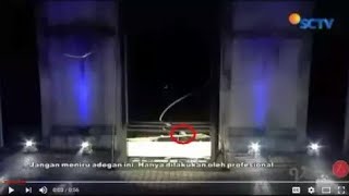Video detik detik aksi demian makan korban di acara SCTV music award