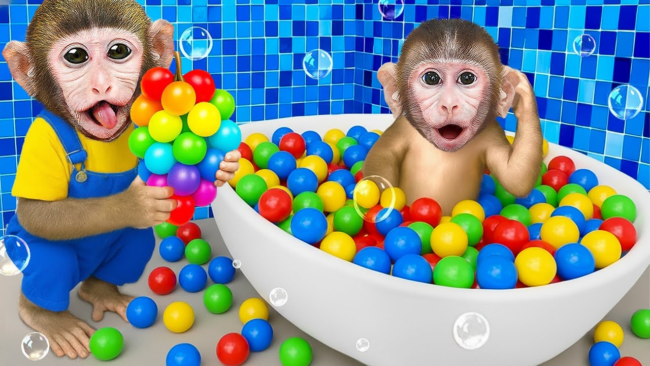 Mono MoMo va a vender pastel delicioso y come uvas dulces en casa con un mono bebe | MONO MOMO ESP