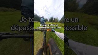 Quelques Centimètres De Lui Percuter La Roue Arrière