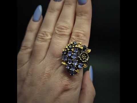 Каблучка срібна жіноча з натуральним коштовним камінням танзанітами виноград, видео 1