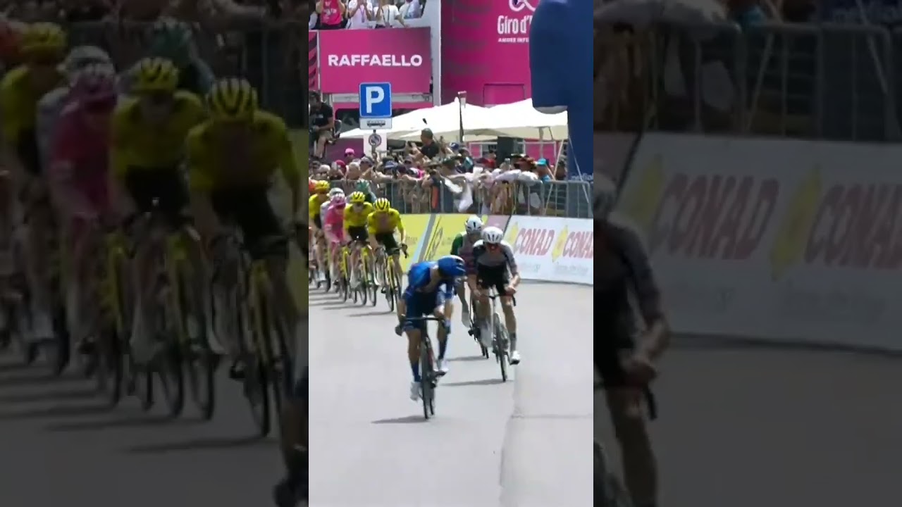 Giulio Ciccone secures his KOM jersey in style! 😎 The Italian will stand on the podium in Rome 💙