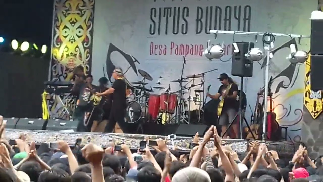 Iwan fals - balada orang orang pedalaman konser( situs budaya )