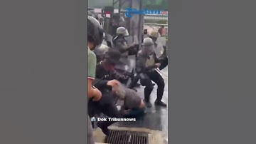 DETIK-DETIK PENDEMO TERPENTAL LALU DISERET INTEL hingga Massa yang Lempar Bom Molotov