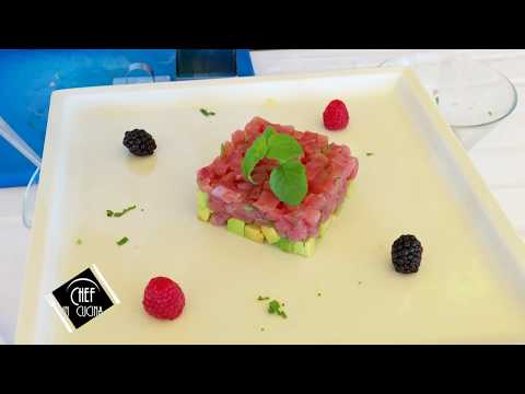 Chef in Cucina - Tartare di tonno con avocado