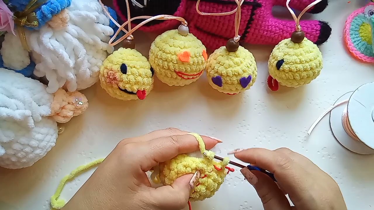 Πώς να πλέξουμε emoji μπρελόκ 😍😋.