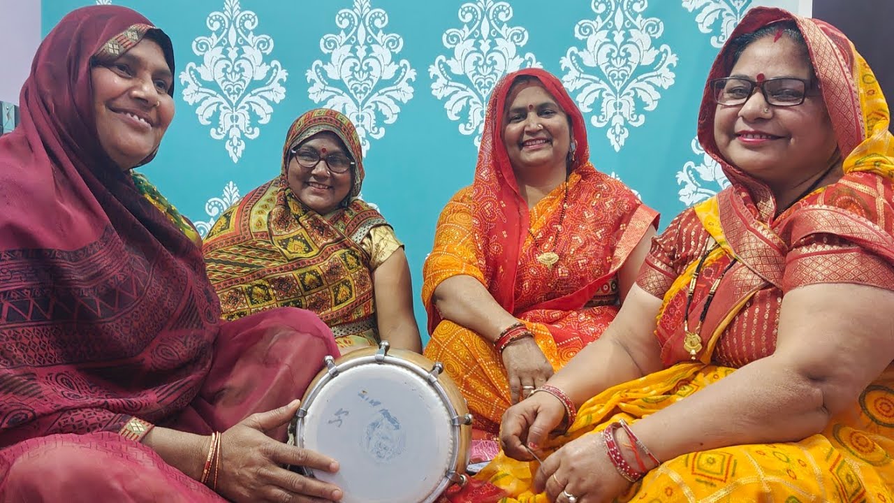 #होली का धमाल 😅 # होलीस्पेशल 🙏  रंग बरसे उड़े गुलाल ,बृजभान लली के मंदिर में 🚩#होली #होली ट्रेंडिंग 