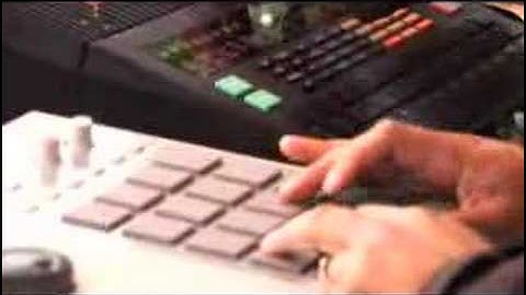 Scan 7 - live@Fuse In_DEMF_2005