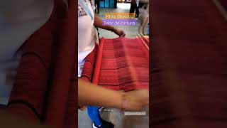 Así se teje un rebozo de forma artesanal en telar de cintura. Mitla, Oaxaca. #México