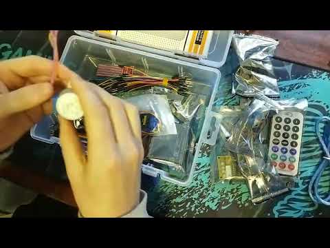 Распаковка Arduino Starter Kit RFID на базе Uno R3 в кейсе