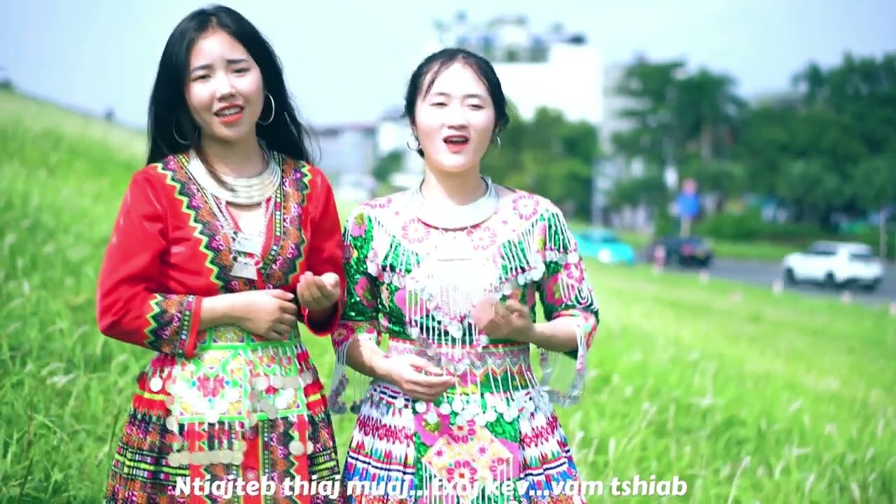 Yexus Yog Qhov Kaj by Khiav Vwj & Mos Lis ( Nkauj Yexus Yug )