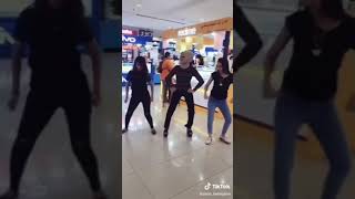 Viral Awek Kelantan Tiktok Atas AEON mall