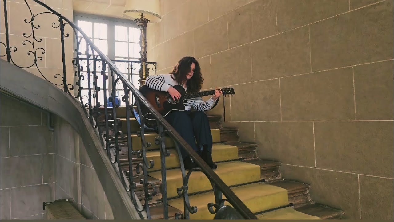 Ghost inside my skin - Lilou ( Clip )