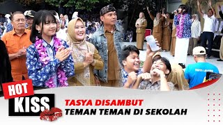 Download Lagu Tasya Sang Juara DA 7 Disambut Sekolahnya, dengan Tarian dan Kalung Bunga | Hot Kiss MP3